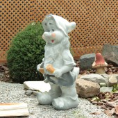 Садовая фигура Гном с лопатой, камень светлый