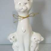 Копилка Кошка с котятами глазурь белая веревка