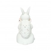 Сувенир Кролик с корзинкой, белый, цветная лепка