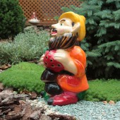 Садовая фигура Гном с клубникой, глянец