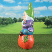 Садовая фигура Гном на апельсине