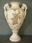Напольная ваза Каролина белая лепка